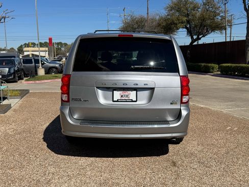Used 2016 Dodge Grand Caravan SXT w/ Rear Park Assist Package image 9