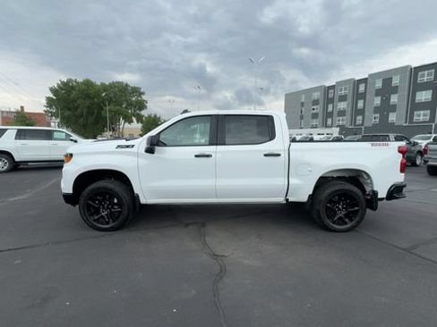 Used 2025 Chevrolet Silverado 1500 Custom Trail Boss w/ LPO, Dark Essentials Package AWD/4WD image 5