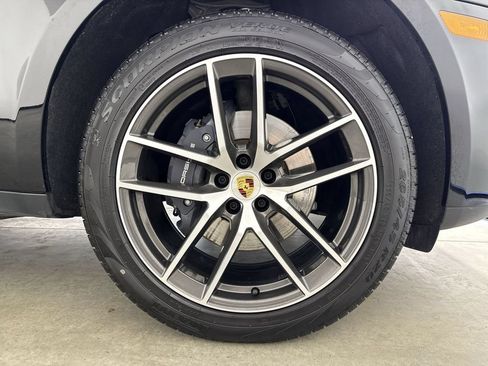 Certified 2026 Porsche Macan AWD/4WD image 15