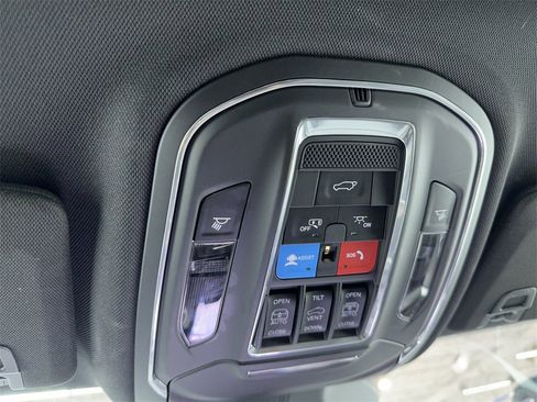 Used 2024 Jeep Grand Cherokee L Limited w/ Luxury Tech Group II image 43