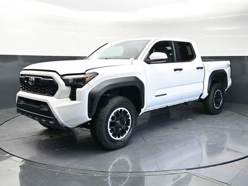 Used 2024 Toyota Tacoma TRD Off-Road AWD/4WD image 7