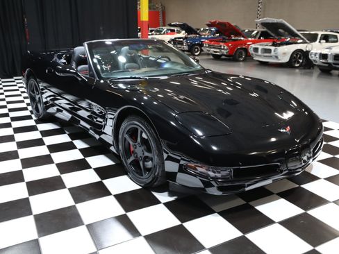Used 2001 Chevrolet Corvette Convertible w/ Preferred Equipment Group2 RWD image 18