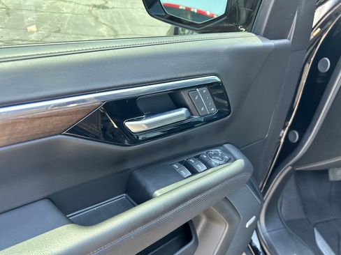 Certified 2025 Chevrolet Tahoe High Country AWD/4WD image 16
