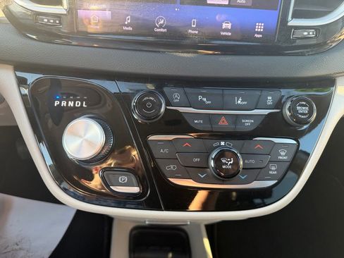 Used 2023 Chrysler Pacifica Touring-L FWD image 29