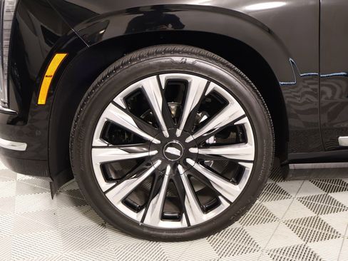 Certified 2025 Cadillac Escalade Premium Luxury w/ Touring Package image 14