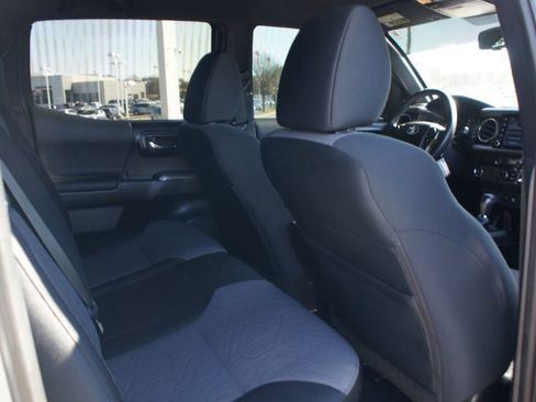 Used 2021 Toyota Tacoma TRD Sport w/ Technology Package image 21