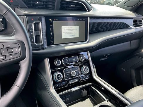 Used 2023 GMC Yukon Denali AWD/4WD image 6