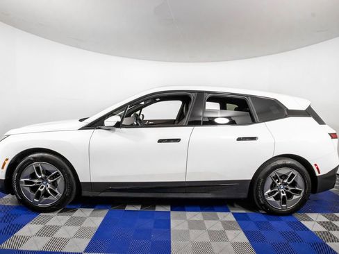 Used 2022 BMW iX xDrive50 w/ Premium Package AWD/4WD image 7