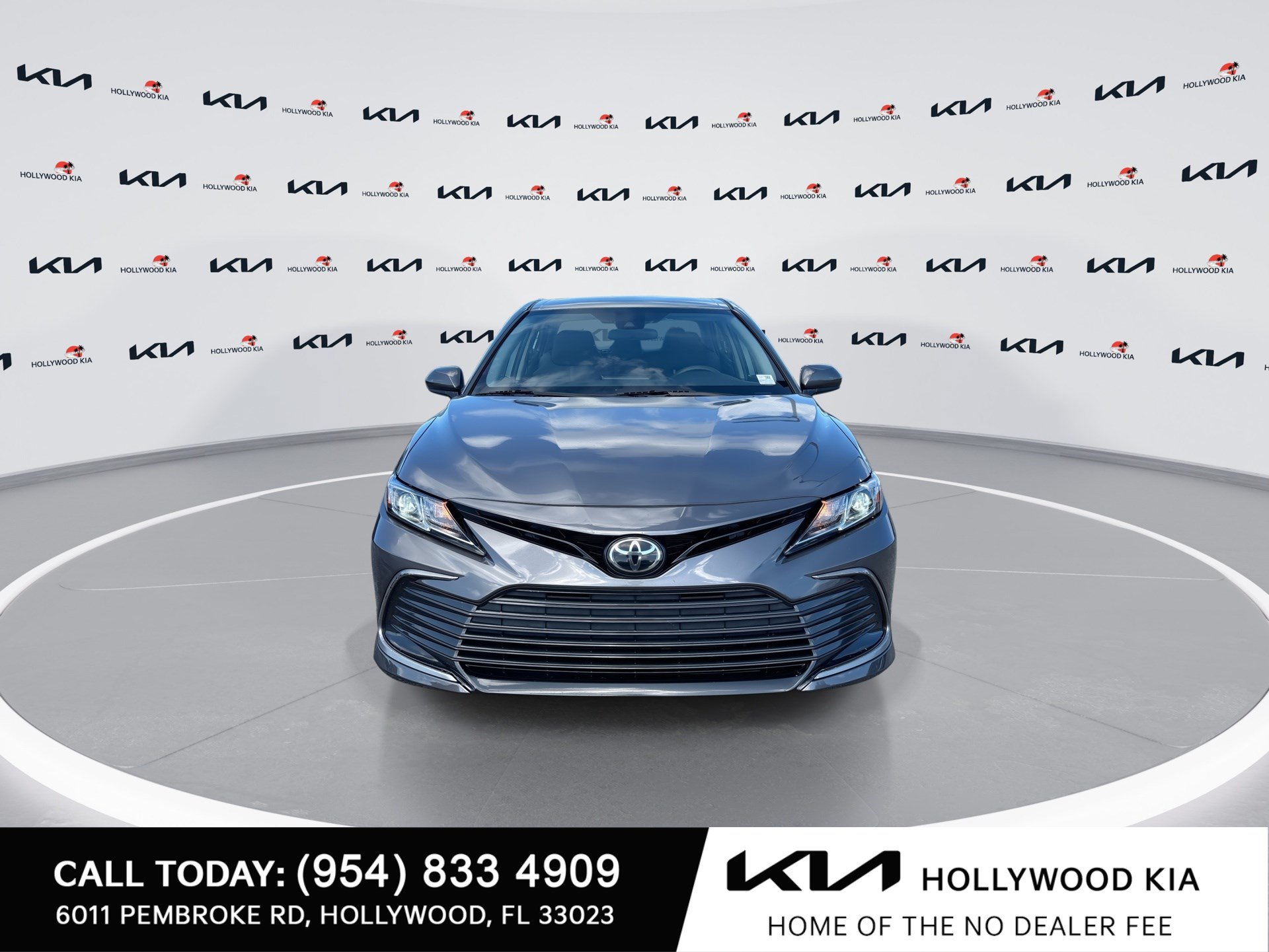 Used 2022 Toyota Camry LE FWD image 3