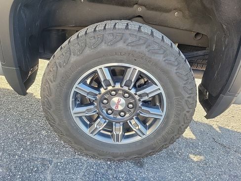 Used 2024 GMC Sierra 1500 AT4 w/ AT4 Preferred Package image 9