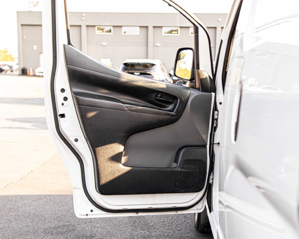 Used 2015 Nissan NV200 S FWD image 21