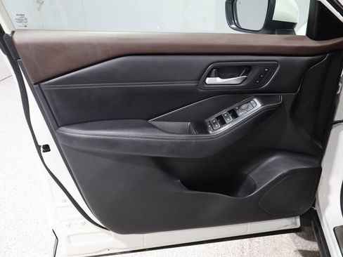 Used 2023 Nissan Rogue SL w/ SL Premium Package image 14