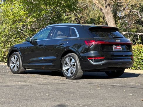 Used 2024 Audi Q8 e-tron Premium Plus w/ Premium Plus Package AWD/4WD image 9