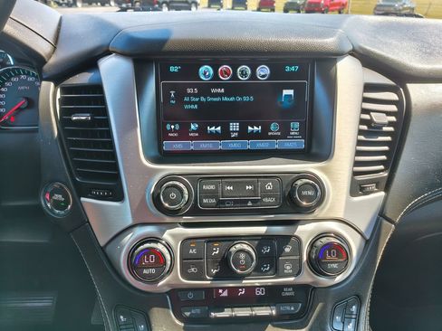 Used 2017 GMC Yukon SLT AWD/4WD image 3