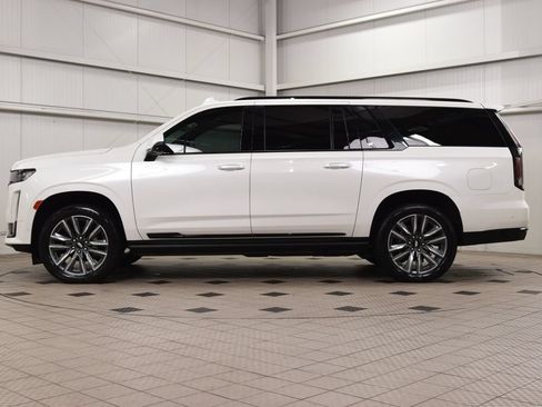 Used 2023 Cadillac Escalade ESV Sport Platinum w/ Heavy-Duty Trailer Package AWD/4WD image 4