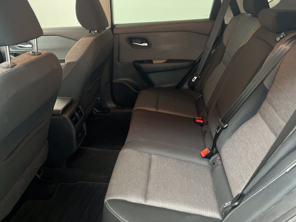 Used 2022 Nissan Rogue SV AWD/4WD image 13