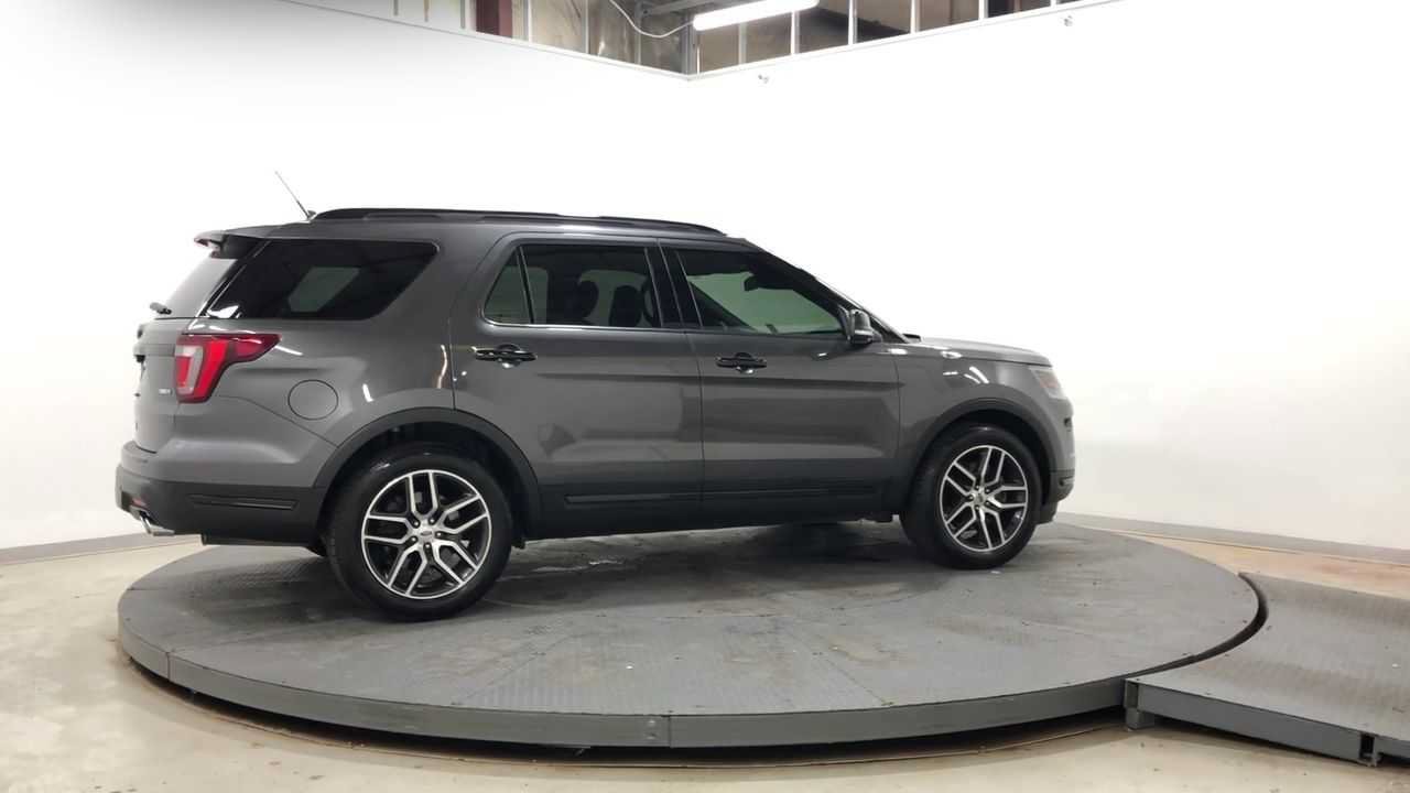Used 2018 Ford Explorer Sport w/ Equipment Group 401A AWD/4WD image 4