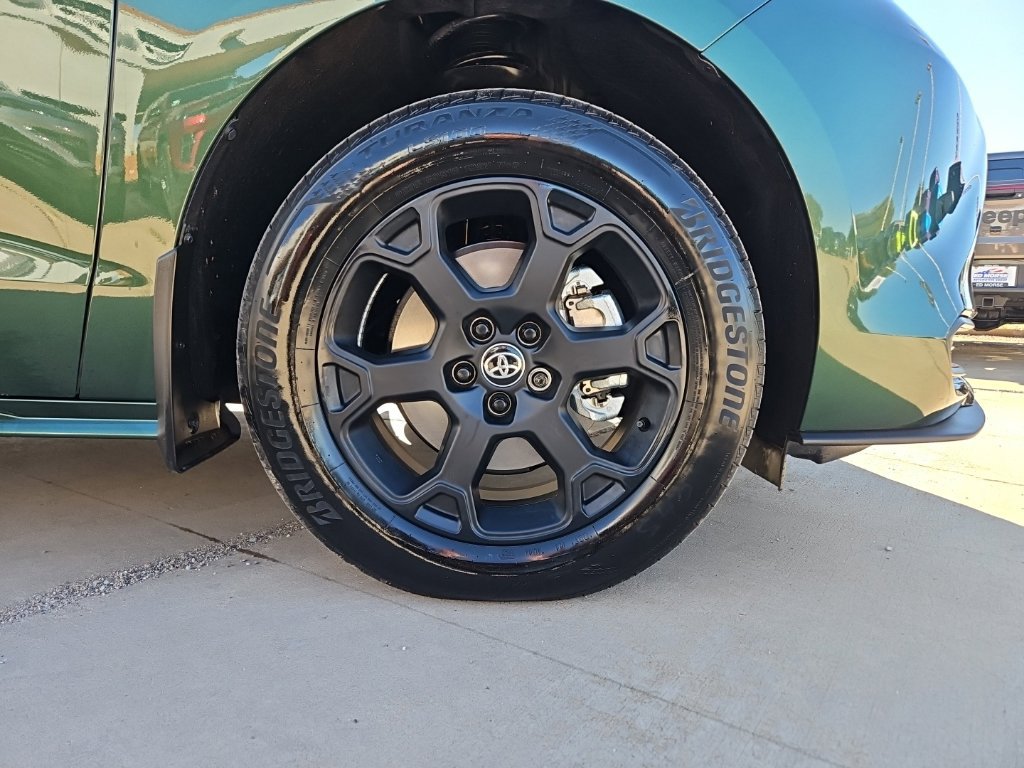 Used 2025 Toyota Sienna XLE Woodland Edition AWD/4WD image 9