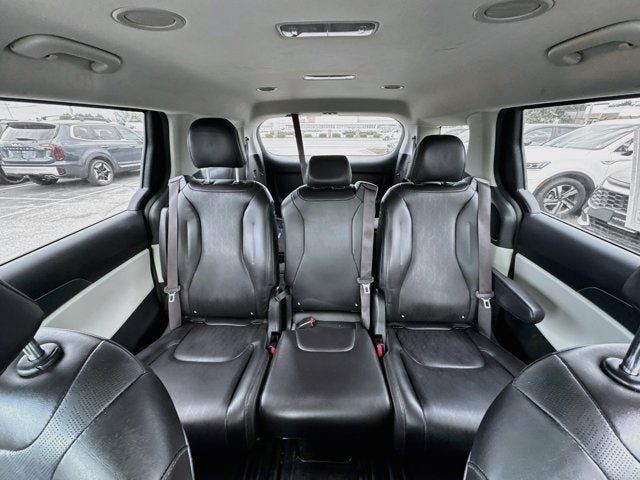 Used 2024 Kia Carnival LX FWD image 23