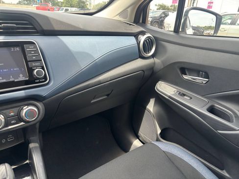 Used 2025 Nissan Versa SV FWD image 33
