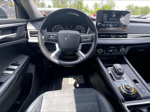 Used 2022 Mitsubishi Outlander SE AWD/4WD image 5