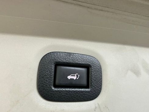 Used 2018 Nissan Rogue SL w/ Premium Package image 18