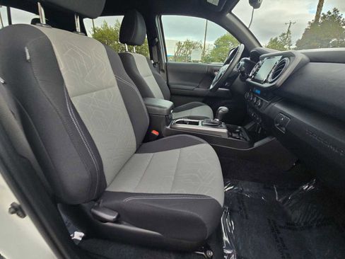 Used 2023 Toyota Tacoma TRD Sport image 11