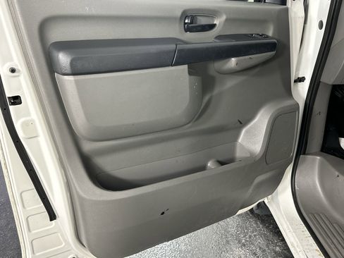 Used 2020 Nissan NV 2500 SV image 33