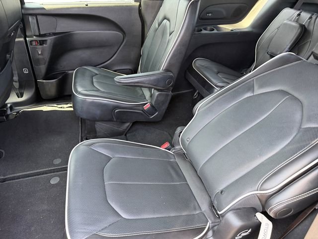 Certified 2023 Chrysler Pacifica Limited w/ S Appearance Package AWD/4WD image 12