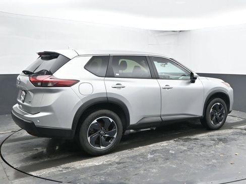 Used 2024 Nissan Rogue SV image 11