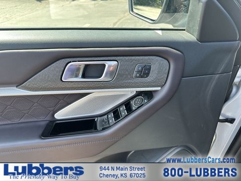 Used 2025 Ford Explorer Platinum w/ LUX Leather Package AWD/4WD image 12