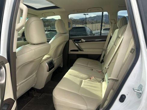Used 2019 Lexus GX 460 image 34