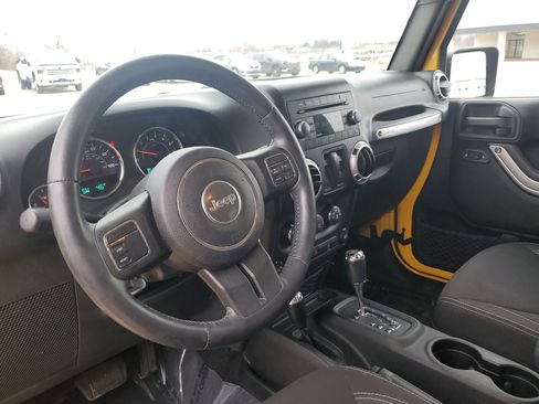 Used 2015 Jeep Wrangler Sahara image 19