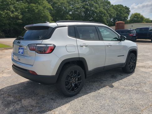 New 2026 Jeep Compass Latitude AWD/4WD image 3