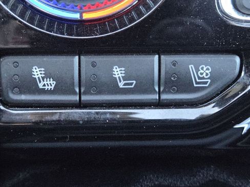 Used 2022 GMC Yukon XL Denali image 8