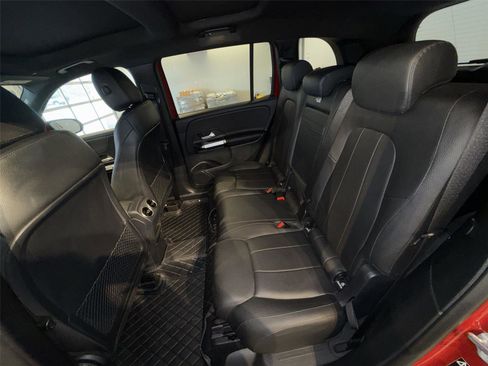 Used 2022 Mercedes-Benz GLB 250 4MATIC image 25