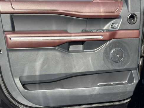 Used 2023 Ford Expedition Limited image 11