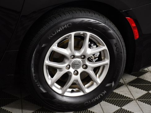 Used 2024 Chrysler Pacifica Touring-L FWD image 50