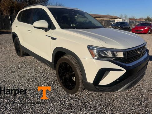 Used 2024 Volkswagen Taos SE image 7