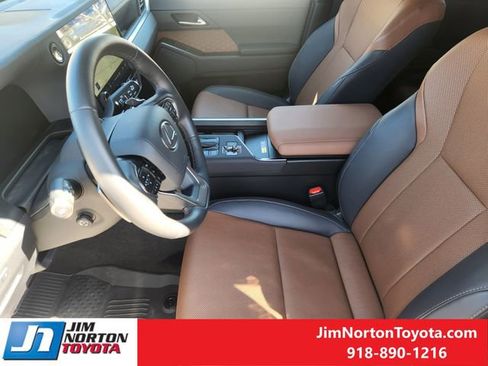 Used 2025 Lexus GX 550 w/ Accessory Package (2T) image 14