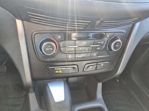 Used 2017 Ford Escape SE image 23
