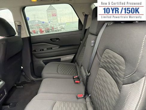 Used 2025 Nissan Pathfinder SV image 14