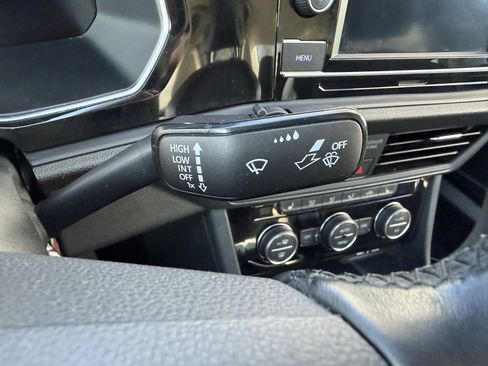 Used 2024 Volkswagen Jetta SE image 21