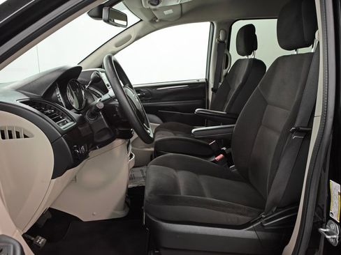 Used 2018 Dodge Grand Caravan SE w/ UConnect Hands-Free Group FWD image 7