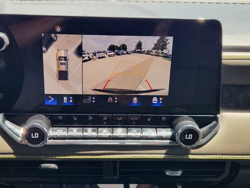 Used 2024 Chevrolet Colorado ZR2 w/ ZR2 Convenience Package III AWD/4WD image 12