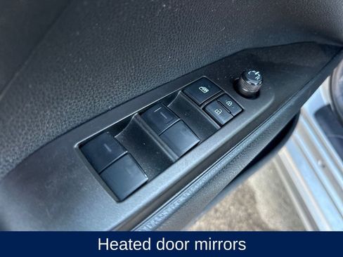 Used 2022 Toyota Camry SE image 12