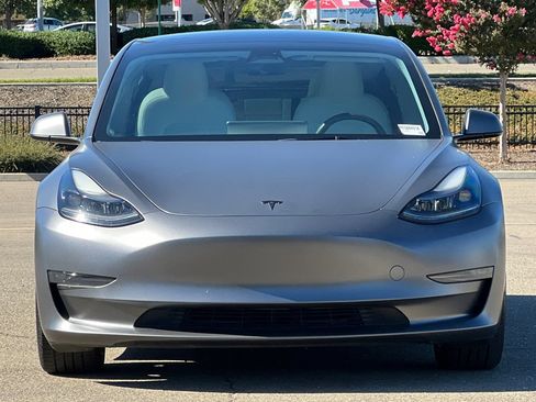 Used 2023 Tesla Model 3 Standard Range RWD image 9