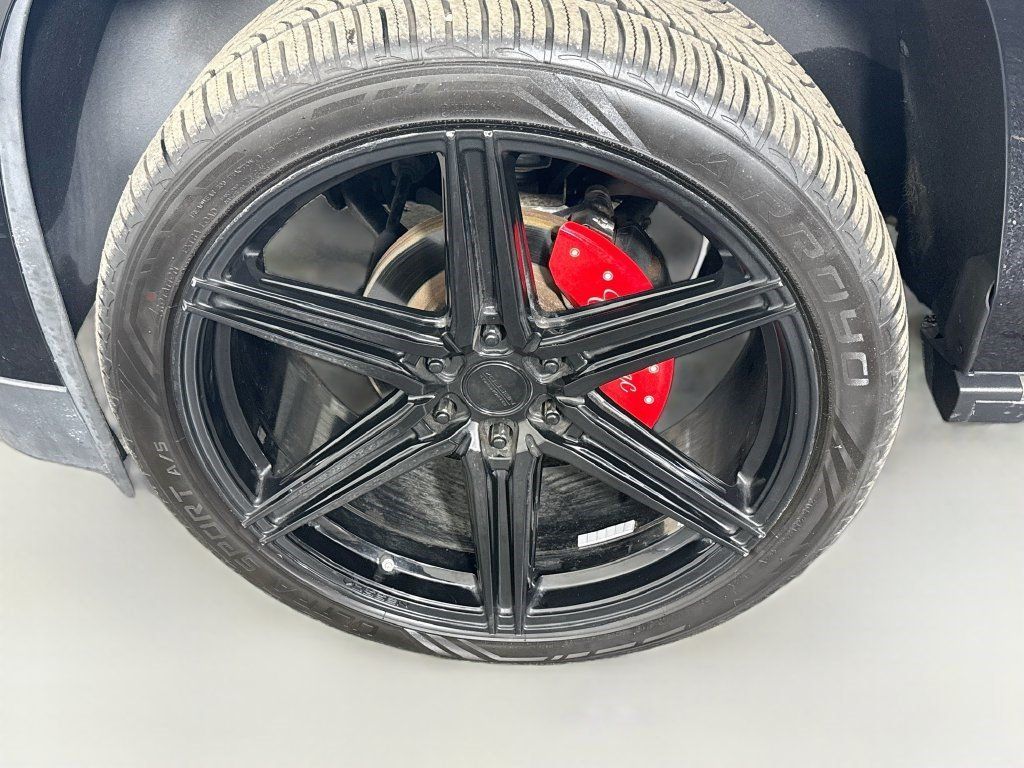 Used 2019 Cadillac Escalade Premium Luxury w/ Escalade Sport Edition RWD image 35