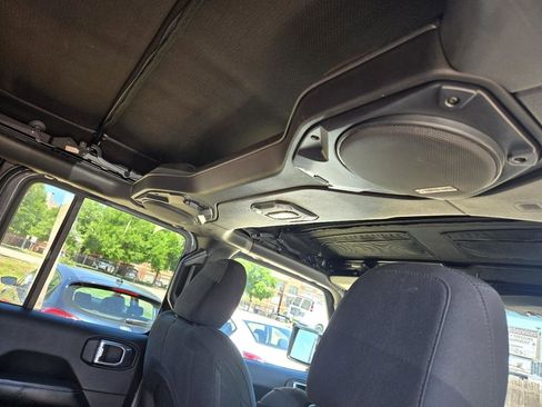 Used 2018 Jeep Wrangler Unlimited Sahara image 19