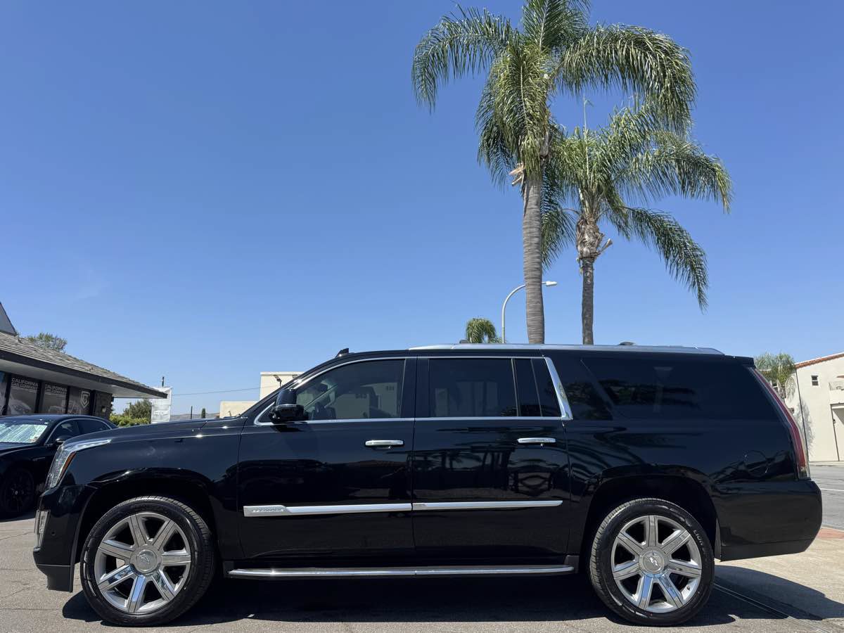 Used 2019 Cadillac Escalade ESV Premium Luxury AWD/4WD image 2